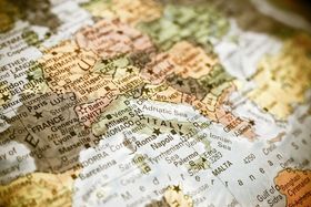 Coface: rallenta la crescita globale, meglio l'Europa