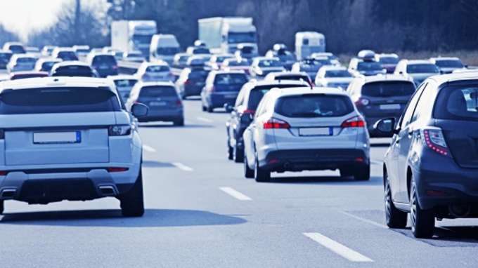 Mobilità, sette italiani su dieci violano il codice della strada
