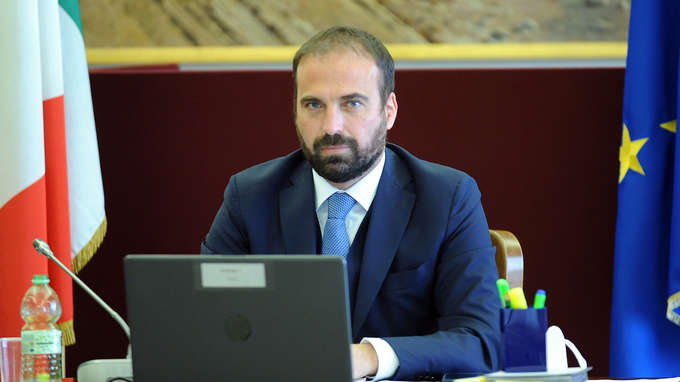 Donnet convocato in commissione Banche: Marattin si dimette per protesta