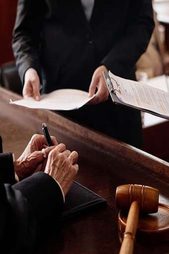 Un chiarimento sulle collaborazioni hp_vert_img