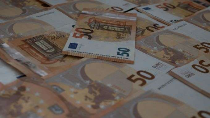 Wealth management, calano i ricavi per euro gestito