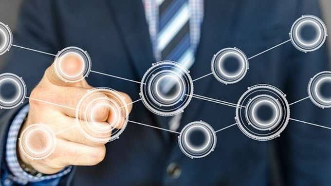 L’intelligenza artificiale accelera lo sviluppo umano o le diseguaglianze?