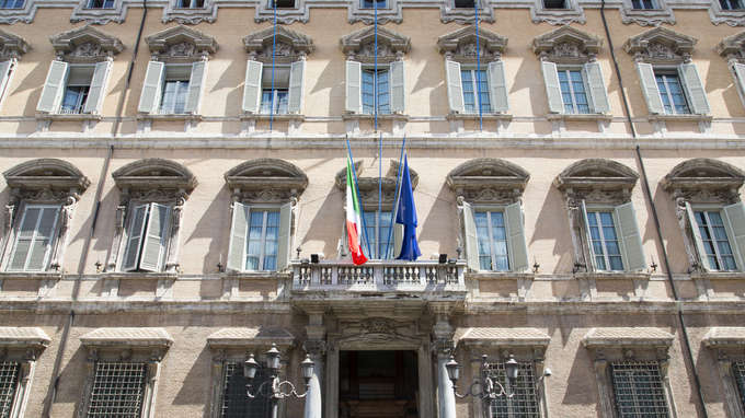 Retribuzioni, Ania sostiene la parità in base ai Ccnl rappresentativi