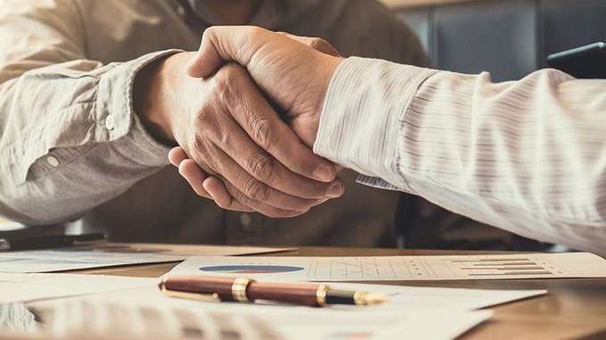 Everest Group vende in Canada