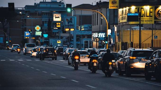 Rc auto, il prezzo medio effettivo cresce ma più lentamente